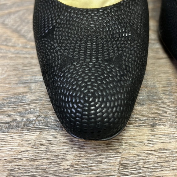 Bruno Magli Black Textured Leather Pumps – Made in Italy – Size 8.5 - Picture 12 of 14